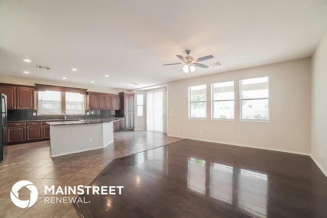 Building Photo - 15651 W Cameron Dr