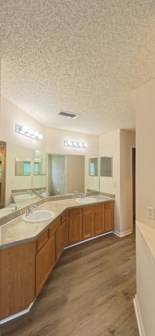 Building Photo - "Charming 3-Bedroom Retreat with 2 Full Baths on Hannah Stables Drive!"