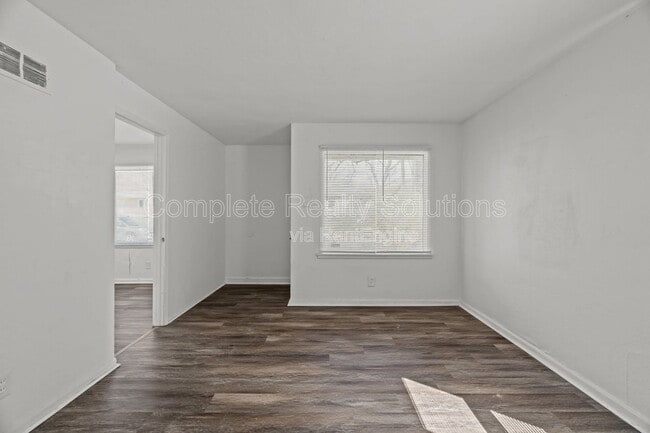 Building Photo - 9823 Winkler Dr