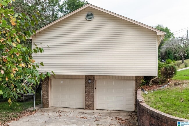 Building Photo - 720 Twin Ridge Dr