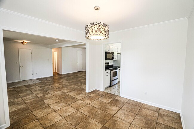 Building Photo - 3932 Creekwood Ln
