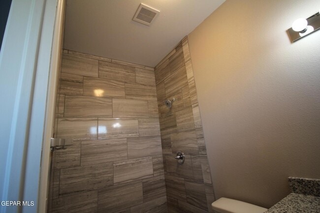 Building Photo - 517 Val Verde St