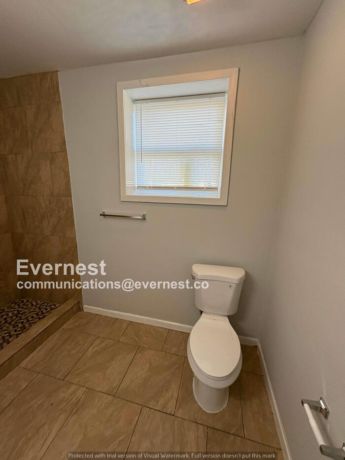 Building Photo - 193 W Canterbury Dr