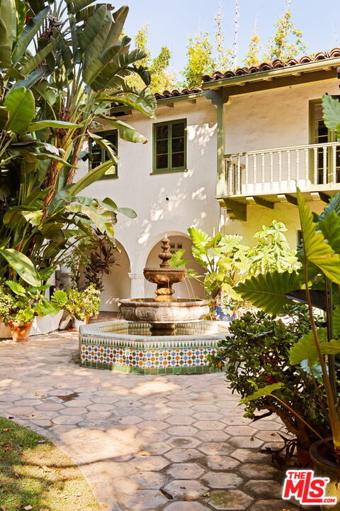 Building Photo - 1800 Outpost Dr
