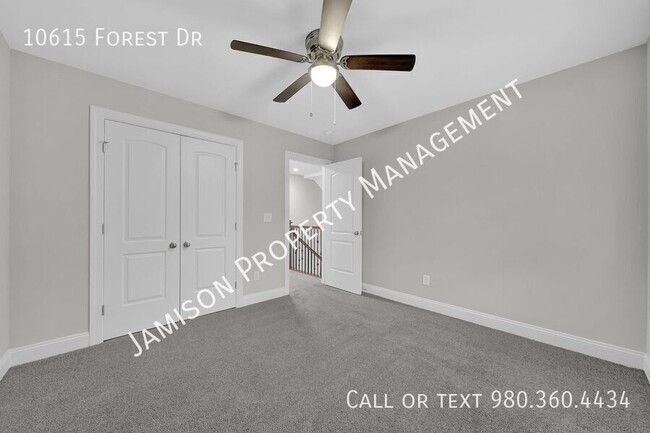 Building Photo - 10615 Forest Dr