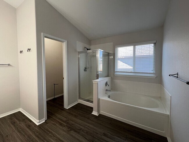 Building Photo - Spacious 4 Bedroom House in Firestone Avilable August!