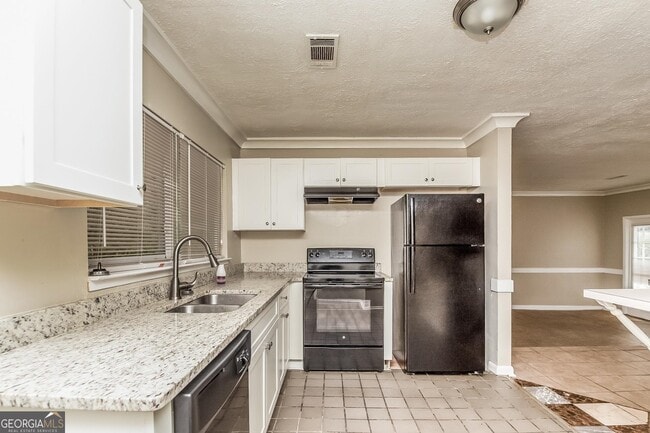 Building Photo - 8155 Tudor Dr