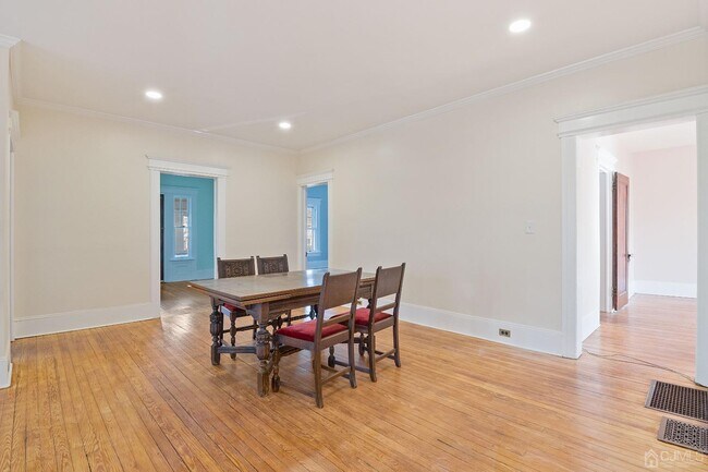 Building Photo - 6 E Union Ave