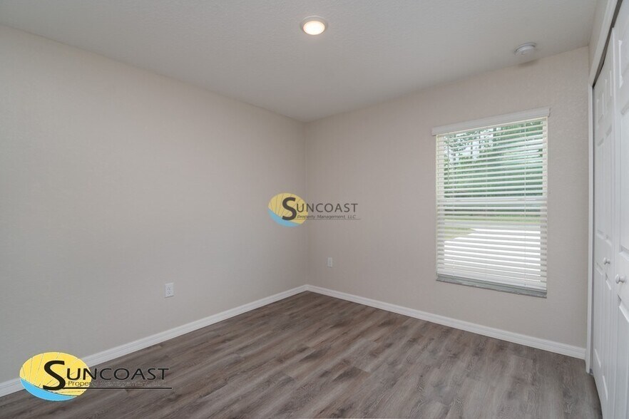 Building Photo - 9337 N Mendoza Way