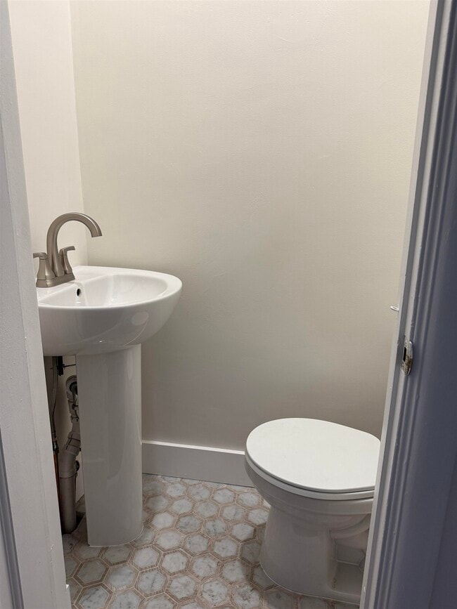 Building Photo - 664 Palisade Ave