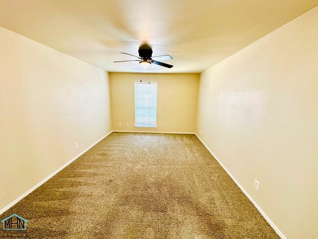 Building Photo - Big & Beautiful 5 bed/3.5 bath 2 Story home that's conveniently located to Randolph AFB