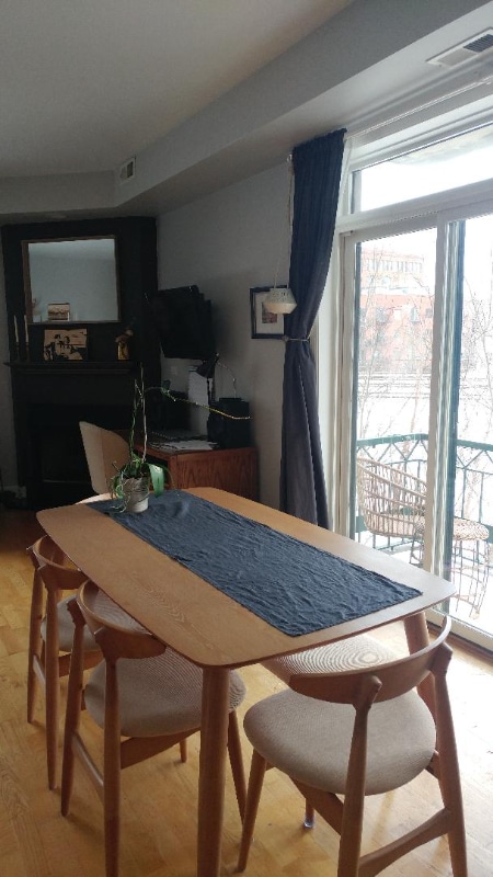 Building Photo - 680 N Green St