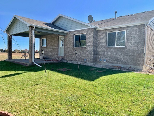 Building Photo - Ranch Style Home Located on Dead-End Stree...