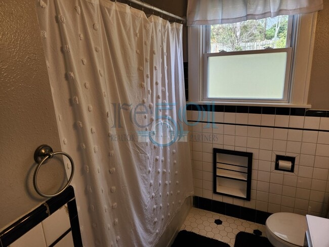 Building Photo - Great Hillcrest Find!  2Bedrooms & 1 Bathroom Pefect for UAMS Student(s)