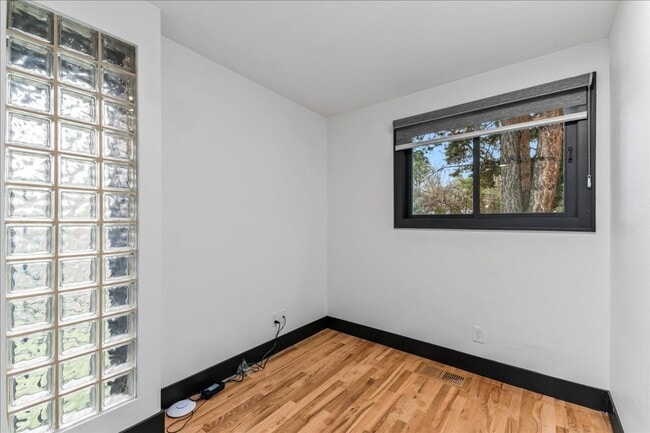 Building Photo - Fully Furnished Luxury Executive Rental