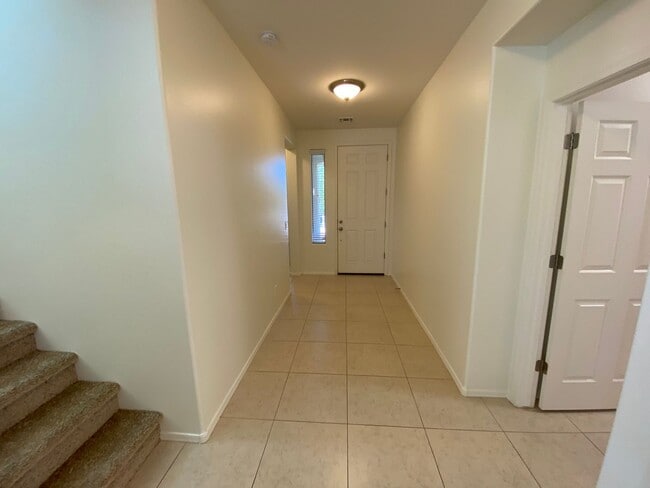 Building Photo - 2 Week Free Rent - Chandler Gem!