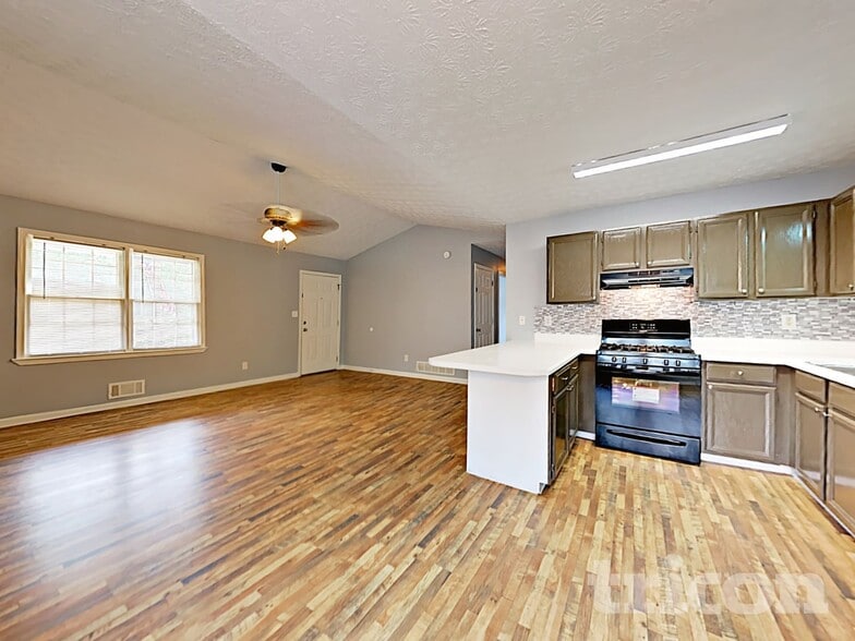 Building Photo - 237 Sweetwater Pkwy