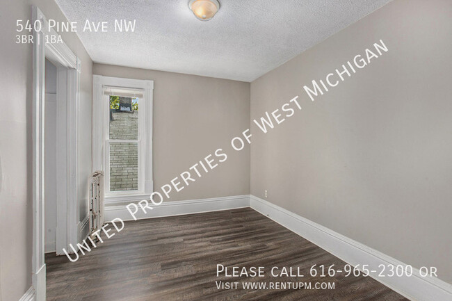 Building Photo - Available Now | 3 Bed 1 Bath Apartment in ...