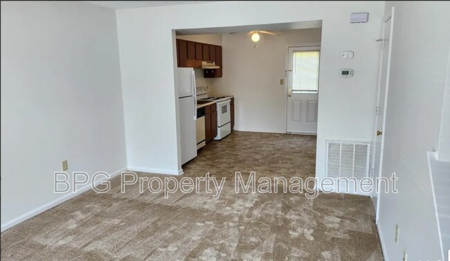 Building Photo - 605 Hamlet Ave