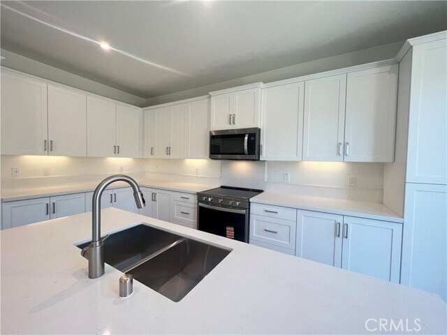 Building Photo - 16036 Olivas Ln