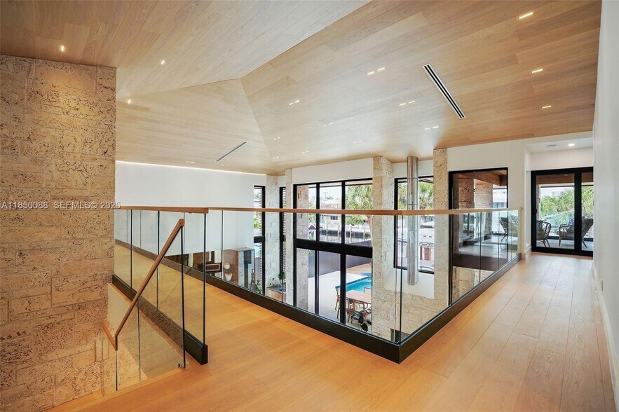 Building Photo - 3251 NE 164th St