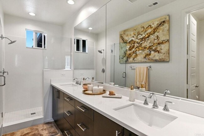 Building Photo - GORGEOUS 3 Bed Townhouse w/ EV & Solar