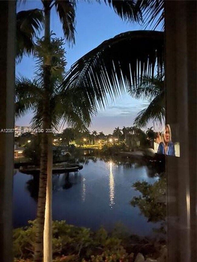 Building Photo - 16500 Collins Ave