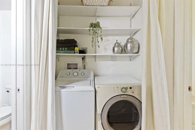 Building Photo - 19999 E Country Club Dr