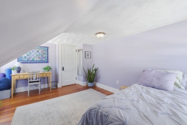 Building Photo - 26 Snow St