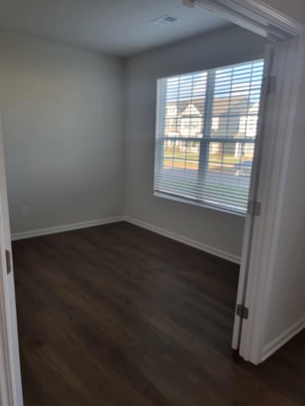 Building Photo - 15760 Country House St