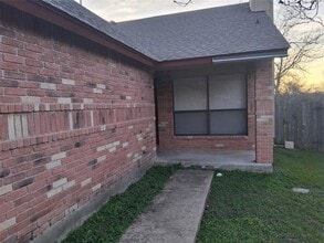 Building Photo - 618 Rollingway Dr