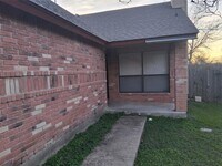 Building Photo - 618 Rollingway Dr