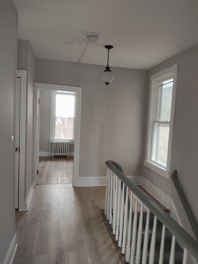 Building Photo - 3 Bedroom Apartment - Kingston, NY