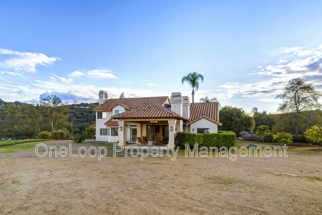 Building Photo - 493 Summerhill View