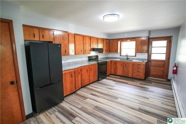 Building Photo - 775 Edgemont Ave