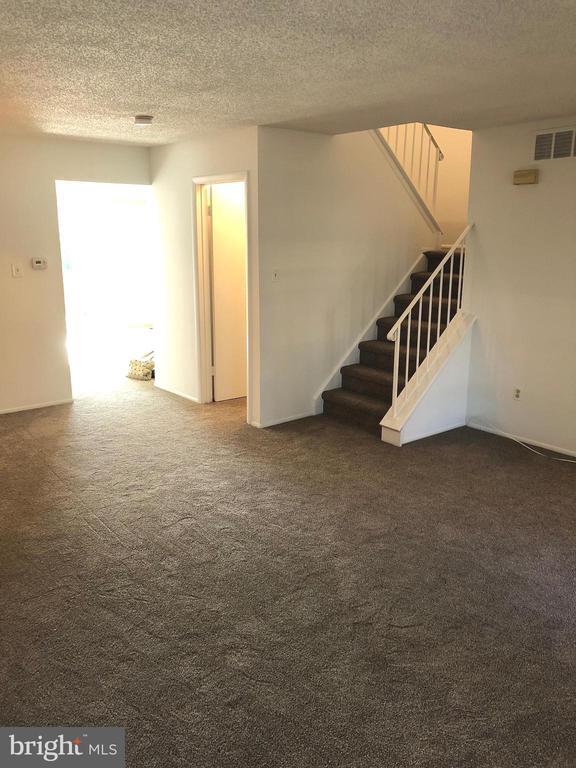 Building Photo - 56 Burgundy Dr