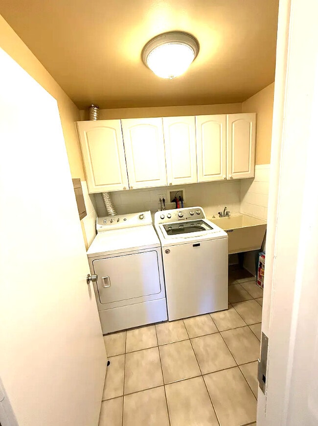 Building Photo - 2950 Northampton Dr