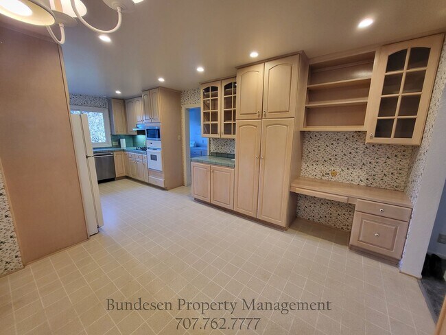 Building Photo - 460 Piezzi Ln