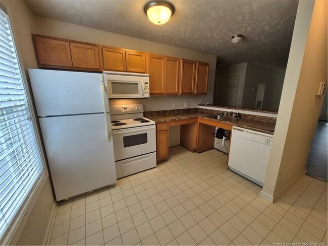 Building Photo - 141 Wading Creek Ln