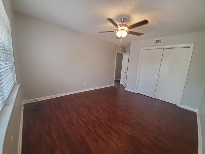 Master/larger bedroom. - 6450 Lontos