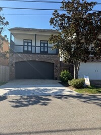 Building Photo - Must See this Beautiful  3/2 Townhome  Available NOW