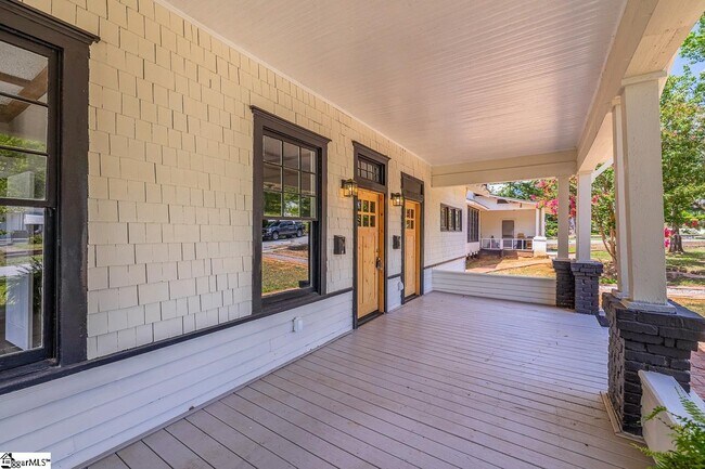Building Photo - 536 Peronneau St