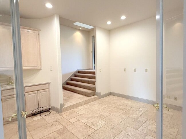 Building Photo - NEW PRICE ! Beautiful custom one story estate located on one of the most desirable streets in Bla...