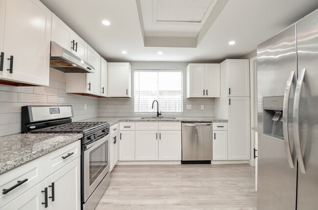 Building Photo - 22018 Grand Forks Dr