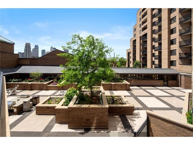 Building Photo - 20 NE 2nd St