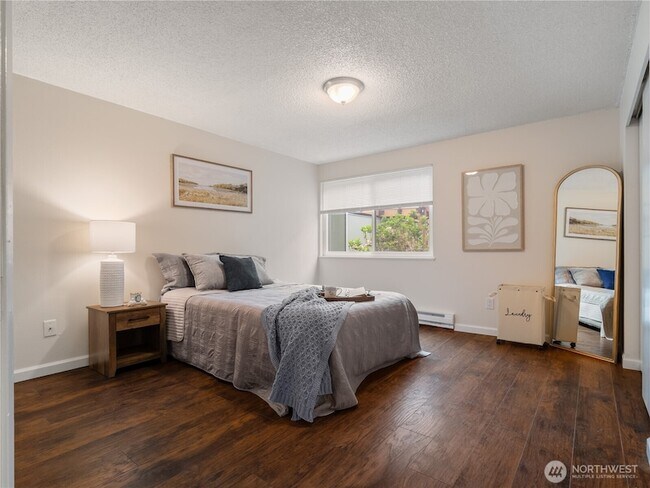 Building Photo - 7425 Ruby Dr SW