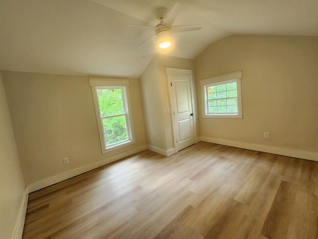 Building Photo - 3 Bedroom 2 Bath in Newnan