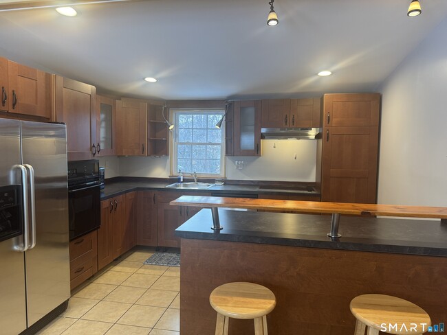 Building Photo - 67 Oronoque Trail