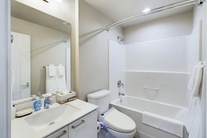 2nd Full Bath - 510 Coho Walk SE