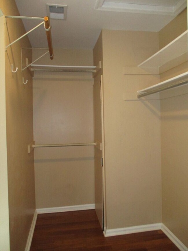 Building Photo - Tucked Away Condo with Balcony near Shirlington